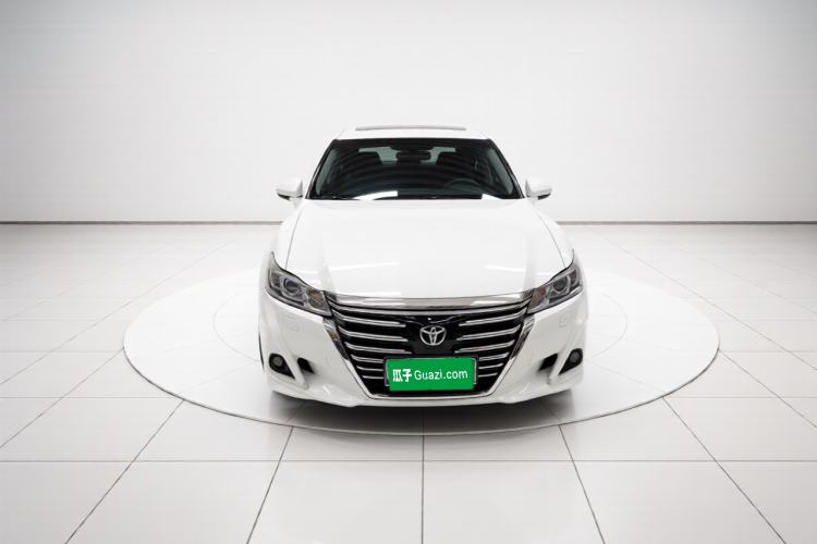 Used Toyota Crown 2015 2.0T Fashion Edition Front
