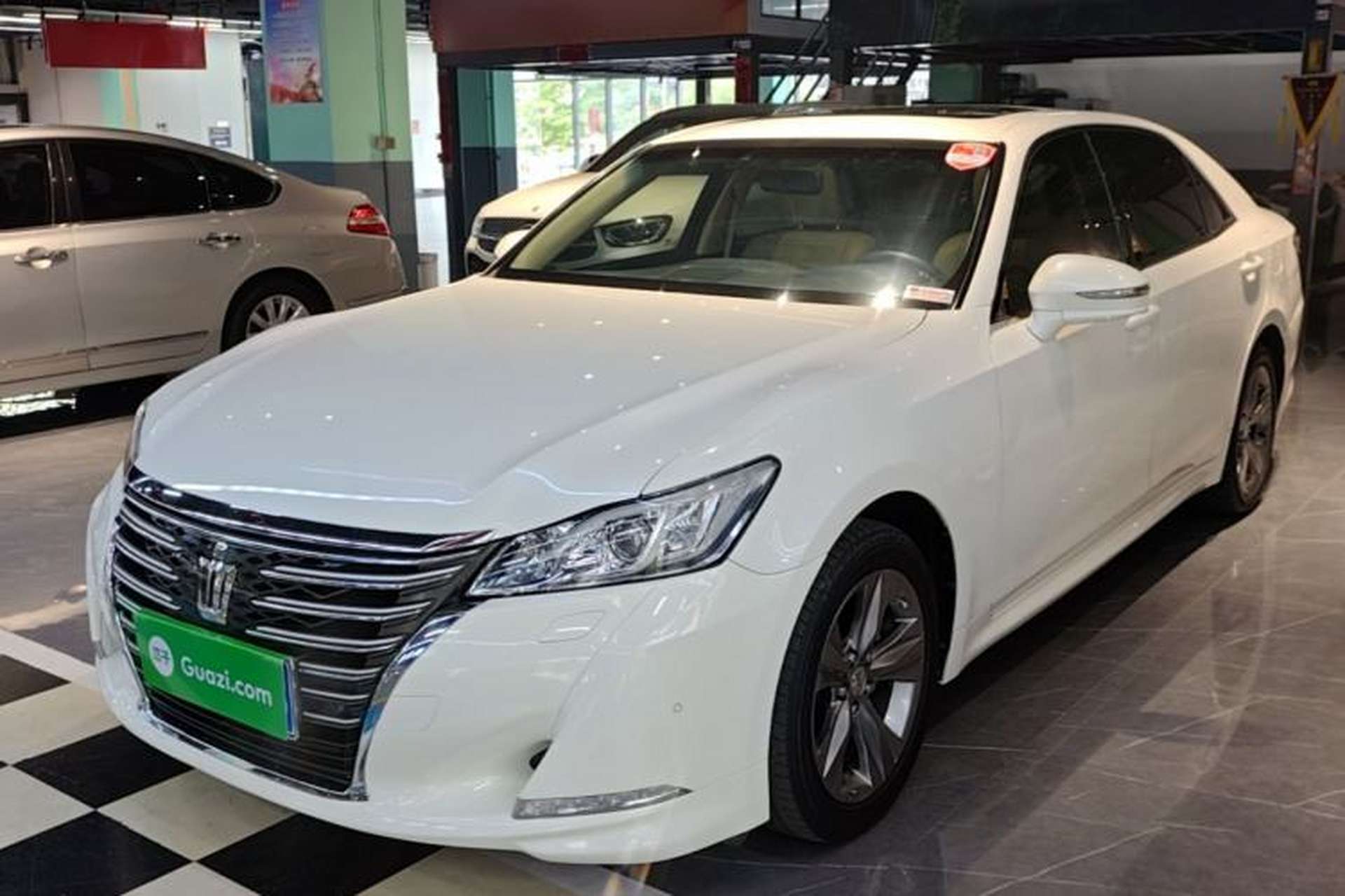 Used Toyota Crown 2015 2.5L Smart Edition Front Left 45 Deg