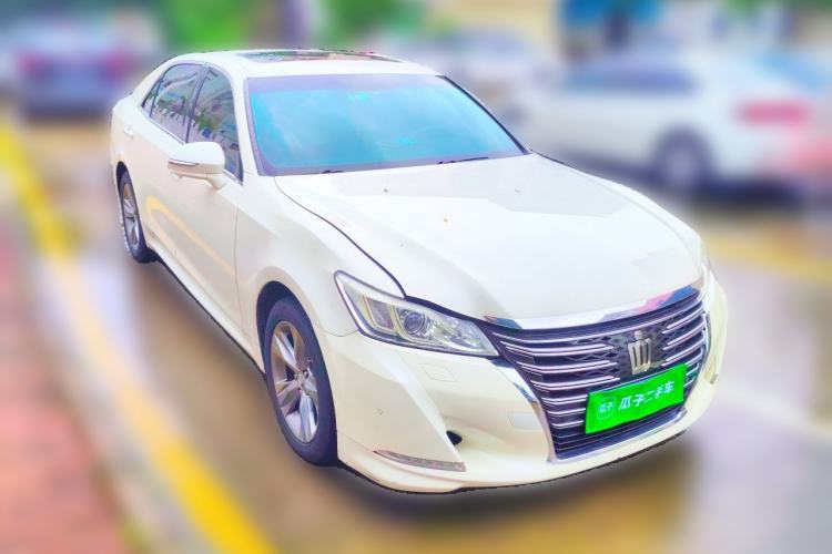Used Toyota Crown 2015 2.0T Fashion Edition Front Right 45 Deg