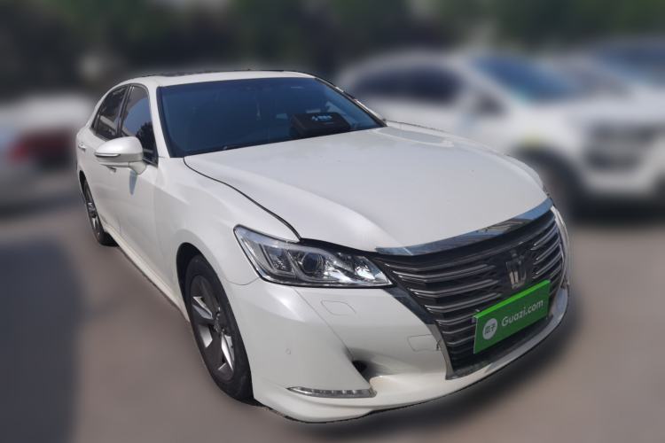 Used Toyota Crown 2015 2.0T Fashion Edition Front Right 45 Deg