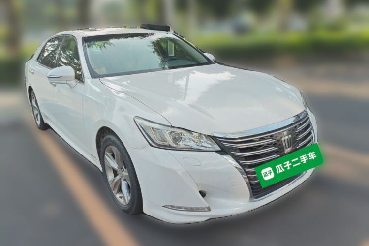 Used Toyota Crown 2015 2.0T Fashion Edition Front Right 45 Deg
