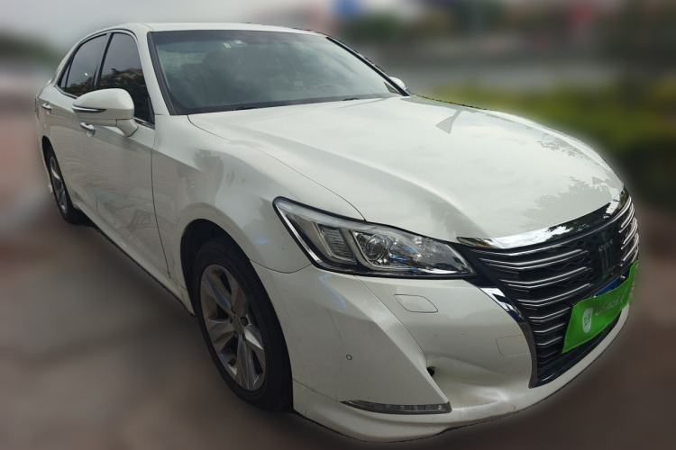 Used Toyota Crown 2015 2.0T Fashion Edition Front Right 45 Deg