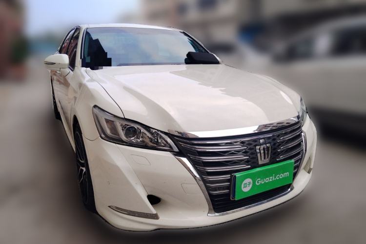 Used Toyota Crown 2015 2.0T Elite Edition Front Right 45 Deg