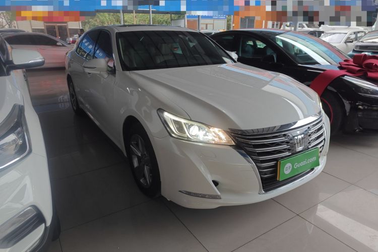 Used Toyota Crown 2015 2.5L Smart Edition Front Right 45 Deg