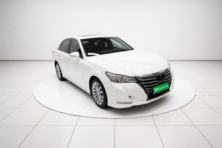 Used Toyota Crown 2015 2.0T Fashion Edition Front Right 45 Deg