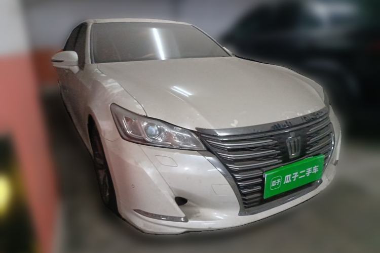Used Toyota Crown 2015 2.0T Fashion Edition Front Right 45 Deg