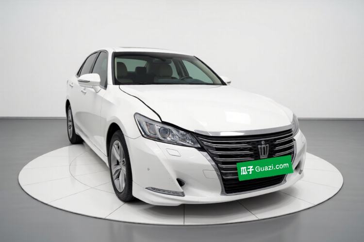 Used Toyota Crown 2015 2.0T Fashion Edition Front Right 45 Deg