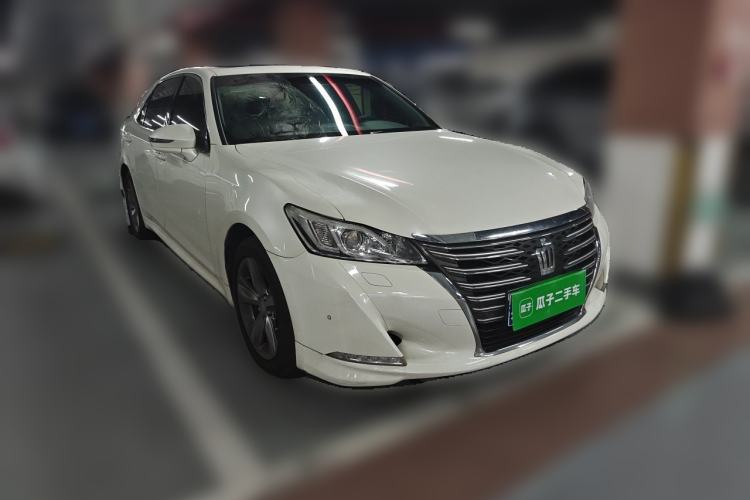 Used Toyota Crown 2015 2.5L Smart Edition Front Right 45 Deg