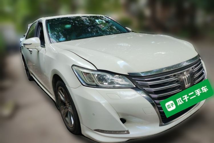Used Toyota Crown 2015 2.0T Fashion Edition Front Right 45 Deg