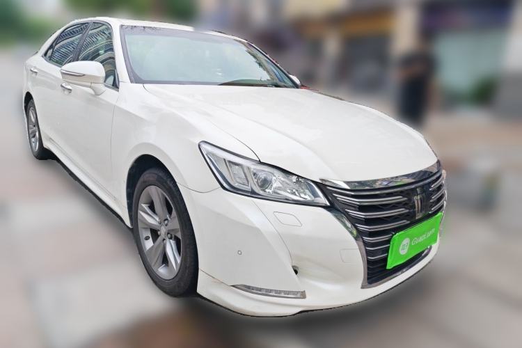 Used Toyota Crown 2015 2.0T Fashion Edition Front Right 45 Deg