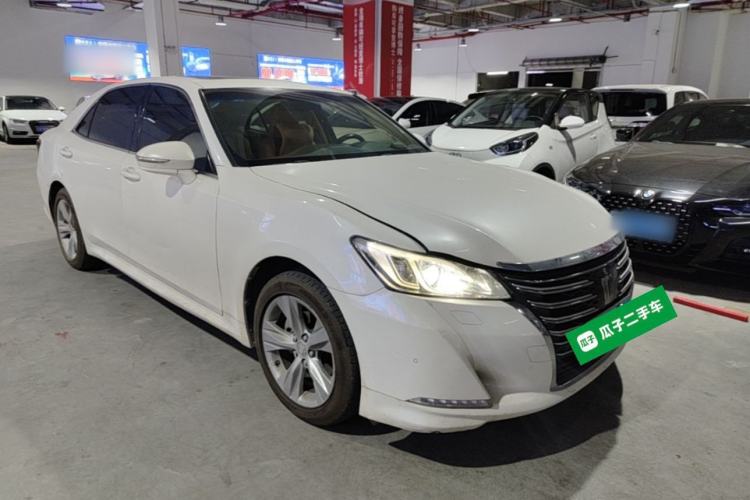 Used Toyota Crown 2015 2.5L Smart Edition Front Right 45 Deg