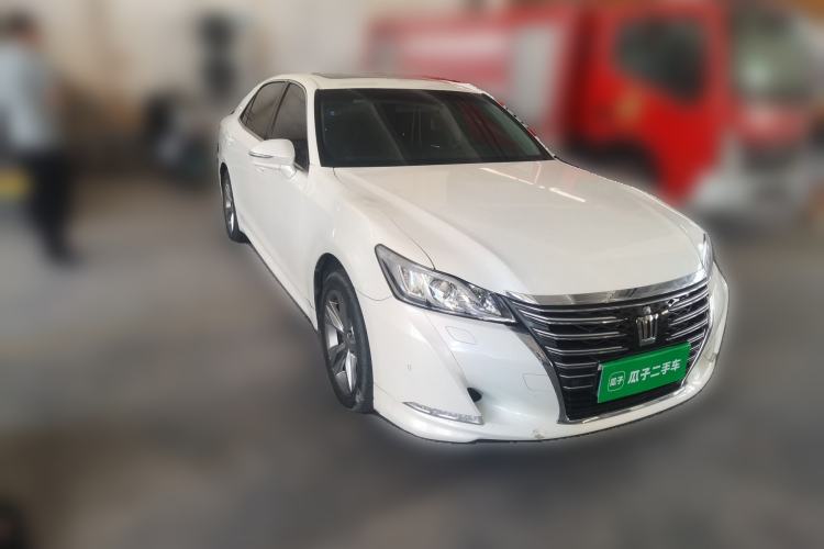Used Toyota Crown 2015 2.5L Smart Edition Front Right 45 Deg