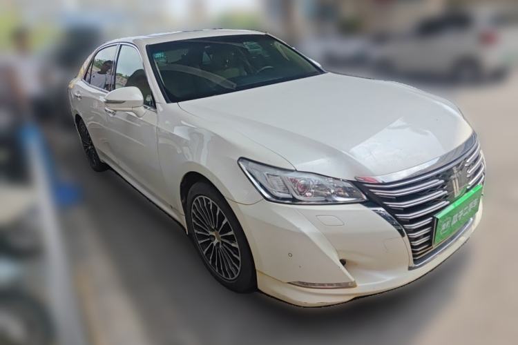Used Toyota Crown 2015 2.0T Fashion Edition Front Right 45 Deg