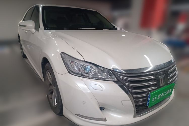 Used Toyota Crown 2015 2.0T Pioneer Edition Front Right 45 Deg