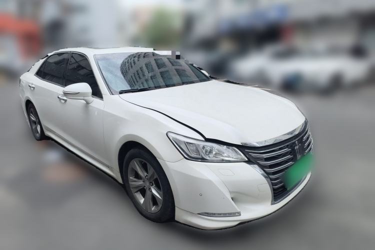 Used Toyota Crown 2015 2.0T Fashion Edition Front Right 45 Deg