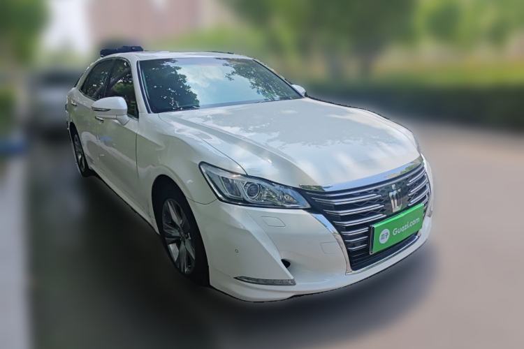 Used Toyota Crown 2015 2.0T Fashion Edition Front Right 45 Deg