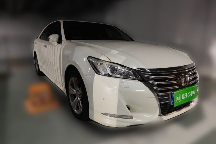 Used Toyota Crown 2015 2.0T Fashion Edition Front Right 45 Deg