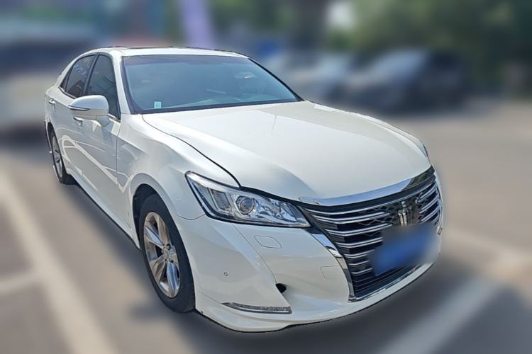 Used Toyota Crown 2015 2.0T Fashion Edition Front Right 45 Deg