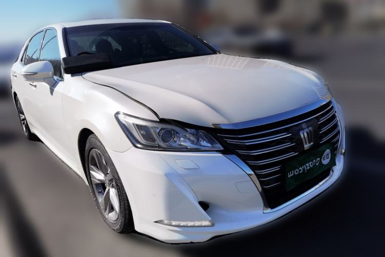 Used Toyota Crown 2015 2.0T Fashion Edition Front Right 45 Deg