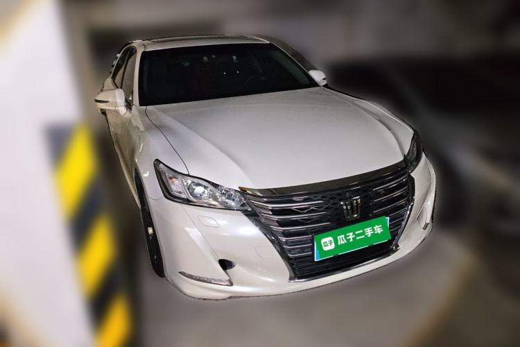Used Toyota Crown 2015 2.0T Fashion Edition Front Right 45 Deg