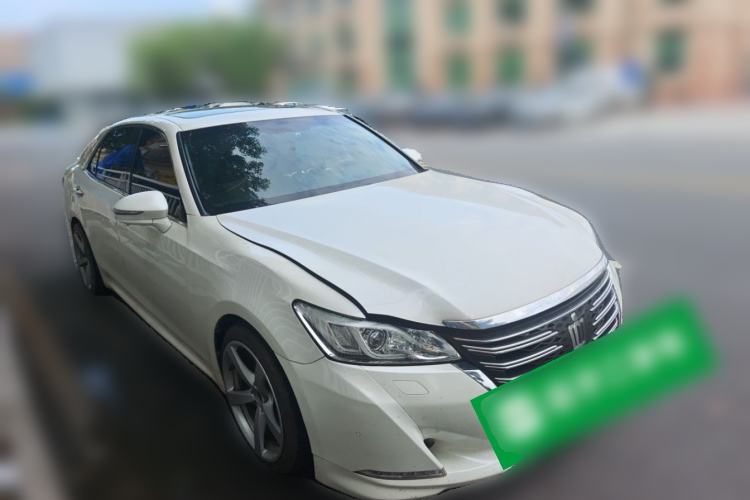 Used Toyota Crown 2015 2.0T Elite Edition Front Right 45 Deg