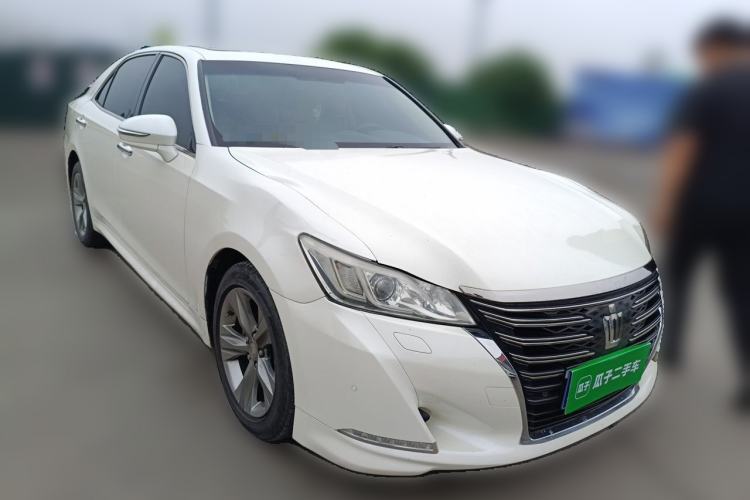 Used Toyota Crown 2015 2.0T Fashion Edition Front Right 45 Deg