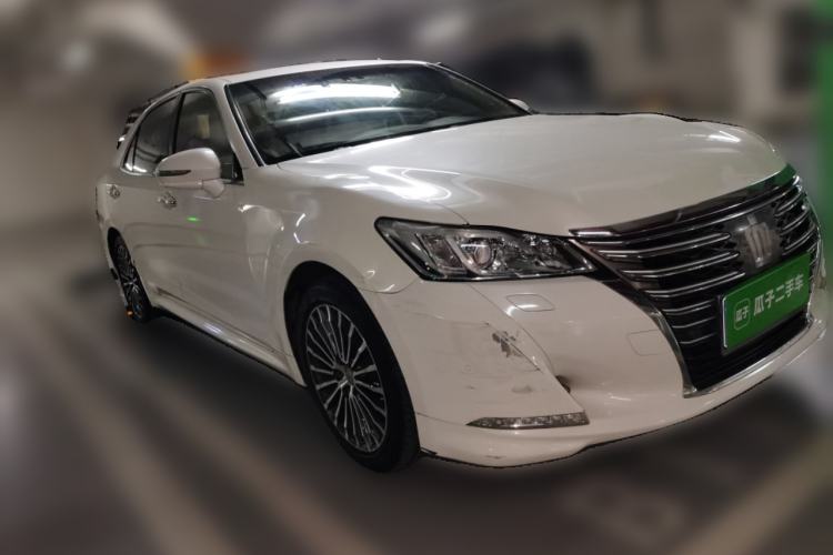 Used Toyota Crown 2015 2.5L Luxury Edition Front Right 45 Deg