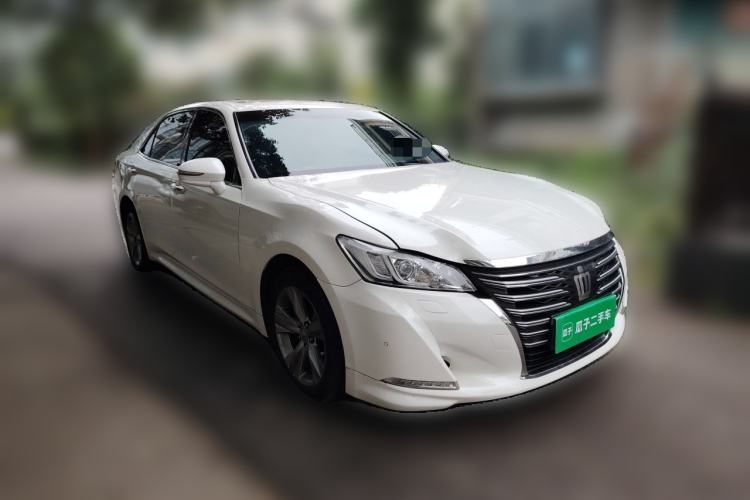 Used Toyota Crown 2015 2.0T Fashion Edition Front Right 45 Deg