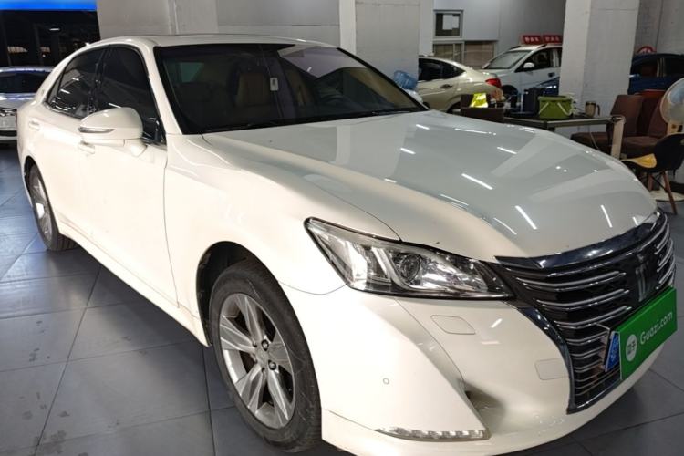 Used Toyota Crown 2015 2.5L Smart Edition Front Right 45 Deg