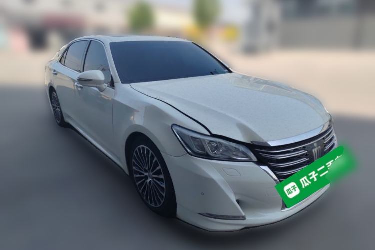 Used Toyota Crown 2015 2.0T Fashion Edition Front Right 45 Deg