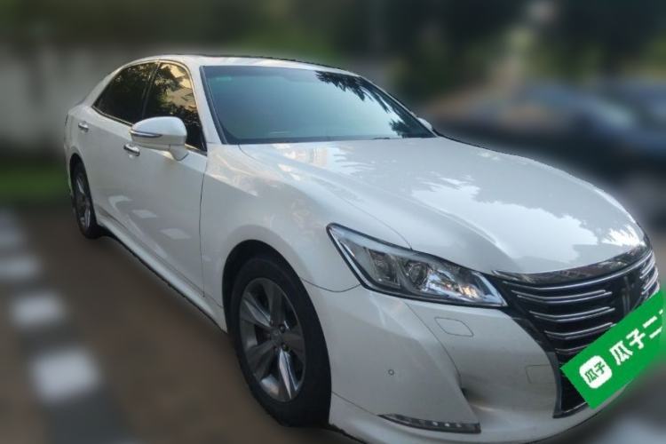 Used Toyota Crown 2015 2.0T Fashion Edition Front Right 45 Deg
