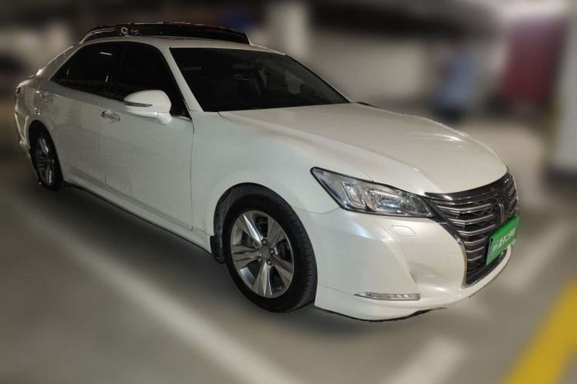 Used Toyota Crown 2015 2.0T Fashion Edition Front Right 45 Deg