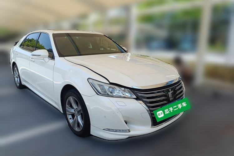 Used Toyota Crown 2015 2.5L Smart Edition Front Right 45 Deg