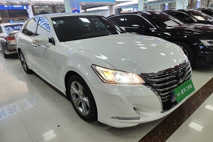 Used Toyota Crown 2015 2.0T Fashion Edition Front Right 45 Deg