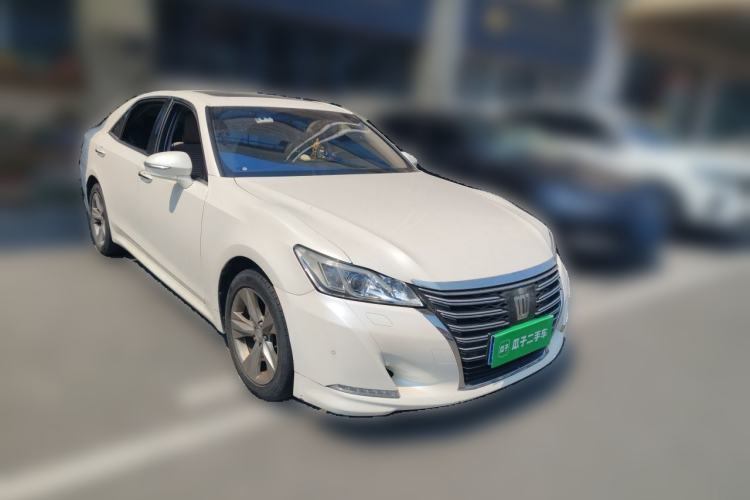 Used Toyota Crown 2015 2.0T Fashion Edition Front Right 45 Deg