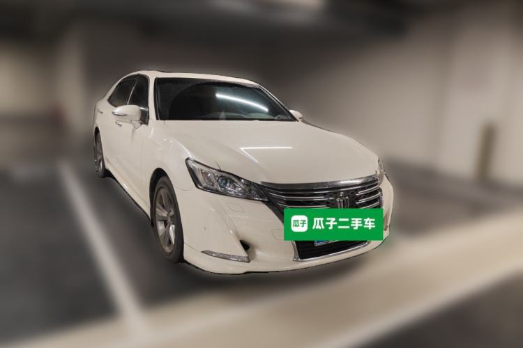 Used Toyota Crown 2015 2.0T Fashion Edition Front Right 45 Deg