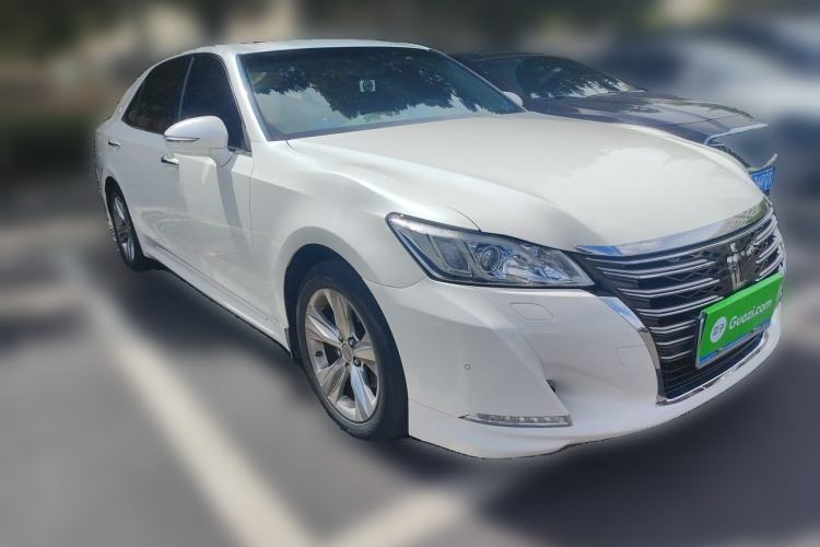 Used Toyota Crown 2015 2.0T Fashion Edition Front Right 45 Deg