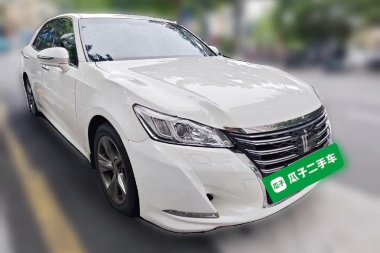 Used Toyota Crown 2015 2.0T Fashion Edition Front Right 45 Deg