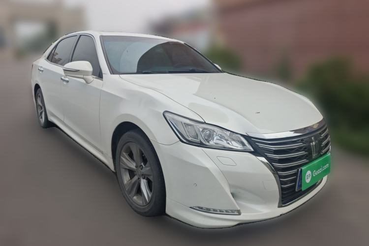 Used Toyota Crown 2015 2.0T Fashion Edition Front Right 45 Deg