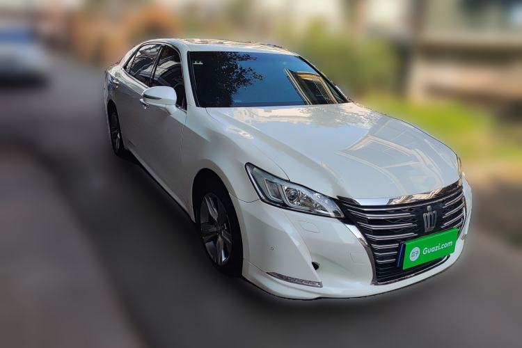 Used Toyota Crown 2015 2.0T Fashion Edition Front Right 45 Deg