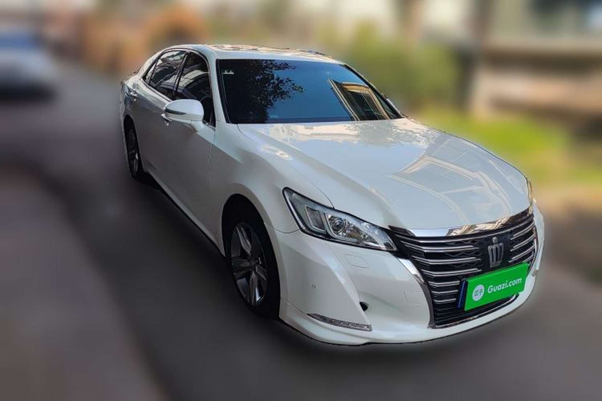 Used Toyota Crown 2015 2.0T Fashion Edition Front Right 45 Deg
