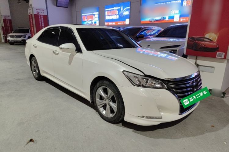 Used Toyota Crown 2015 2.0T Fashion Edition Front Right 45 Deg