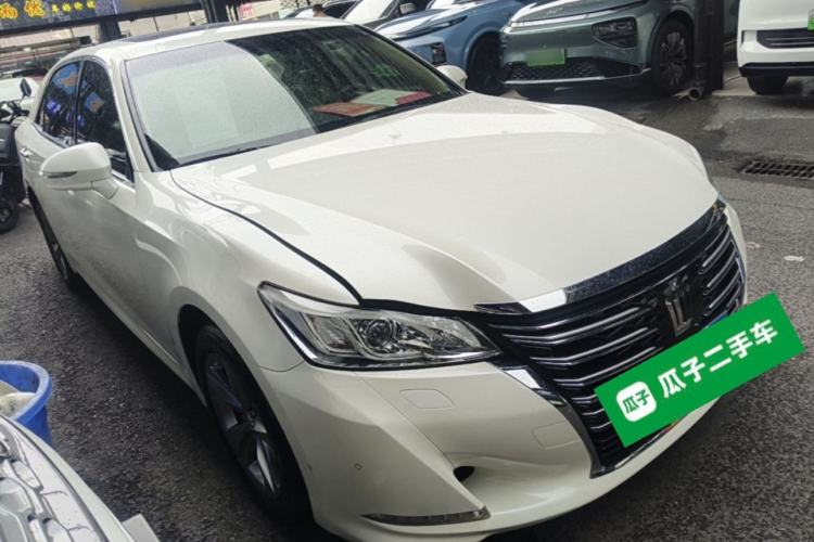 Used Toyota Crown 2015 2.0T Fashion Edition Front Right 45 Deg