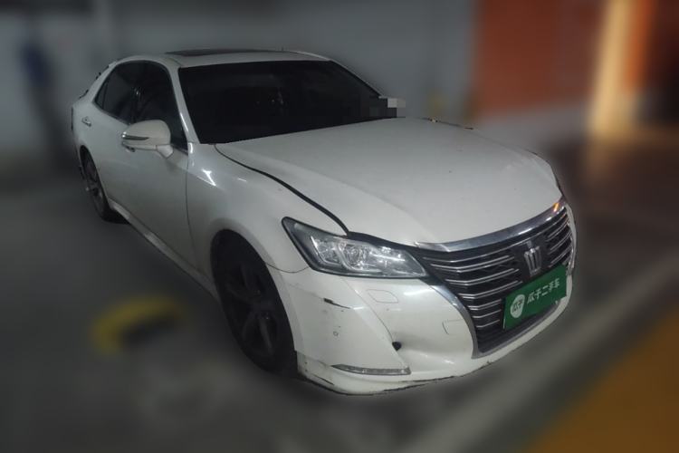 Used Toyota Crown 2015 2.0T Fashion Edition Front Right 45 Deg
