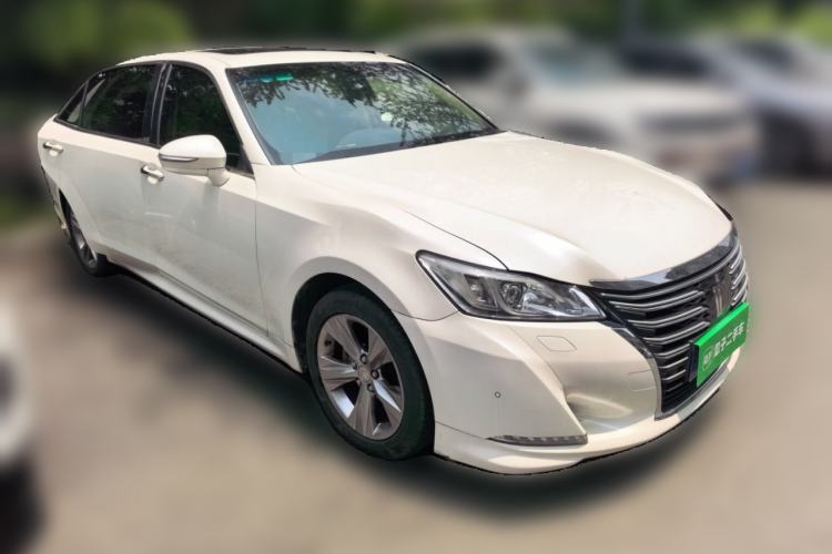 Used Toyota Crown 2015 2.0T Fashion Edition Front Right 45 Deg