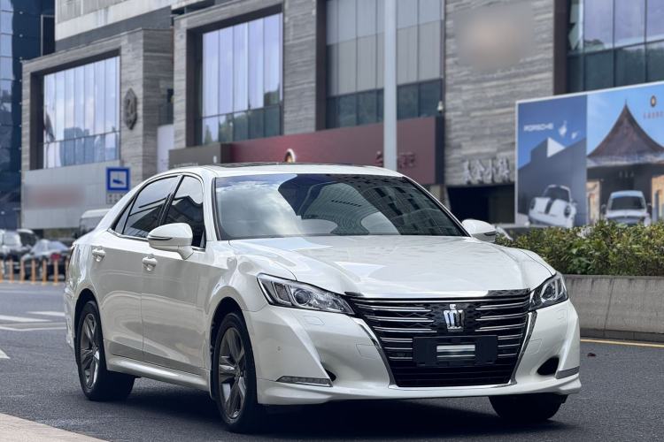 Used Toyota Crown 2015 2.5L Smart Edition Front Right 45 Deg