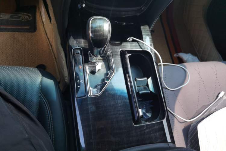 Used Toyota Crown 2015 2.0T Fashion Edition Gear Lever