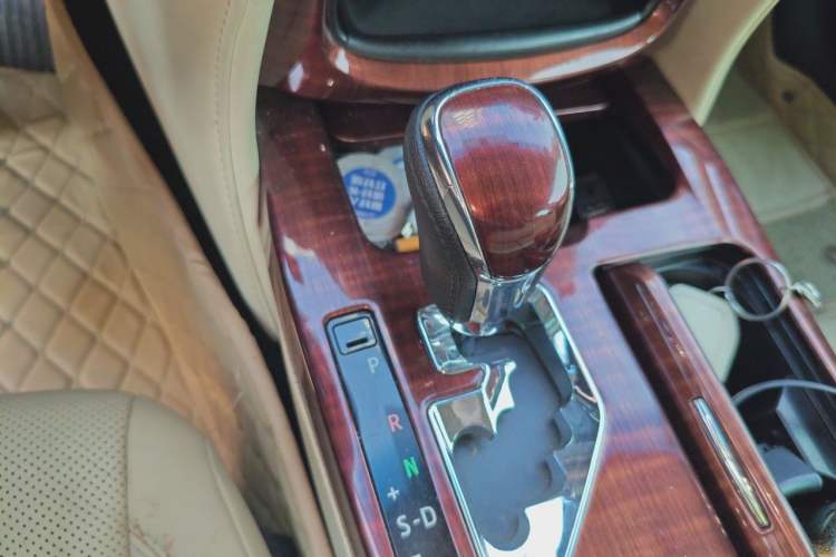 Used Toyota Crown 2015 2.0T Fashion Edition Gear Lever