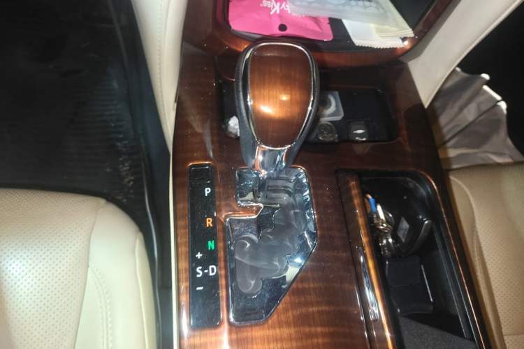 Used Toyota Crown 2015 2.5L Fashion Limited Edition Gear Lever