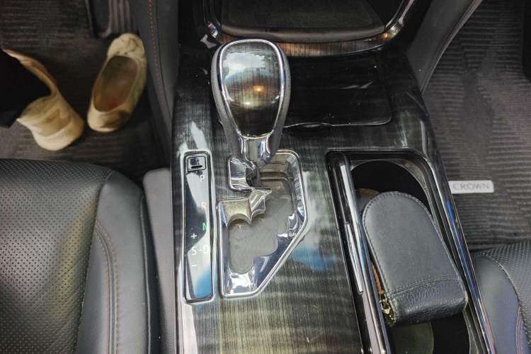 Used Toyota Crown 2015 2.0T Fashion Edition Gear Lever